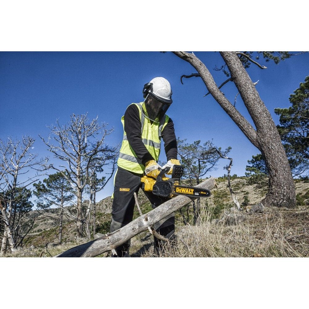 Пила аккумуляторная цепная профессиональная 18 Вольт DEWALT DCM565N 30 см, без аккумулятора и ЗУ