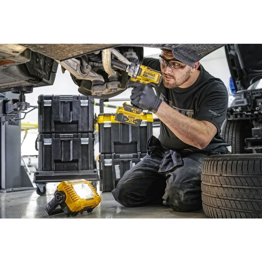 Напольный прожектор 18В XR, 2000 Лм DEWALT DCL077 без аккумулятора и зарядного устройства