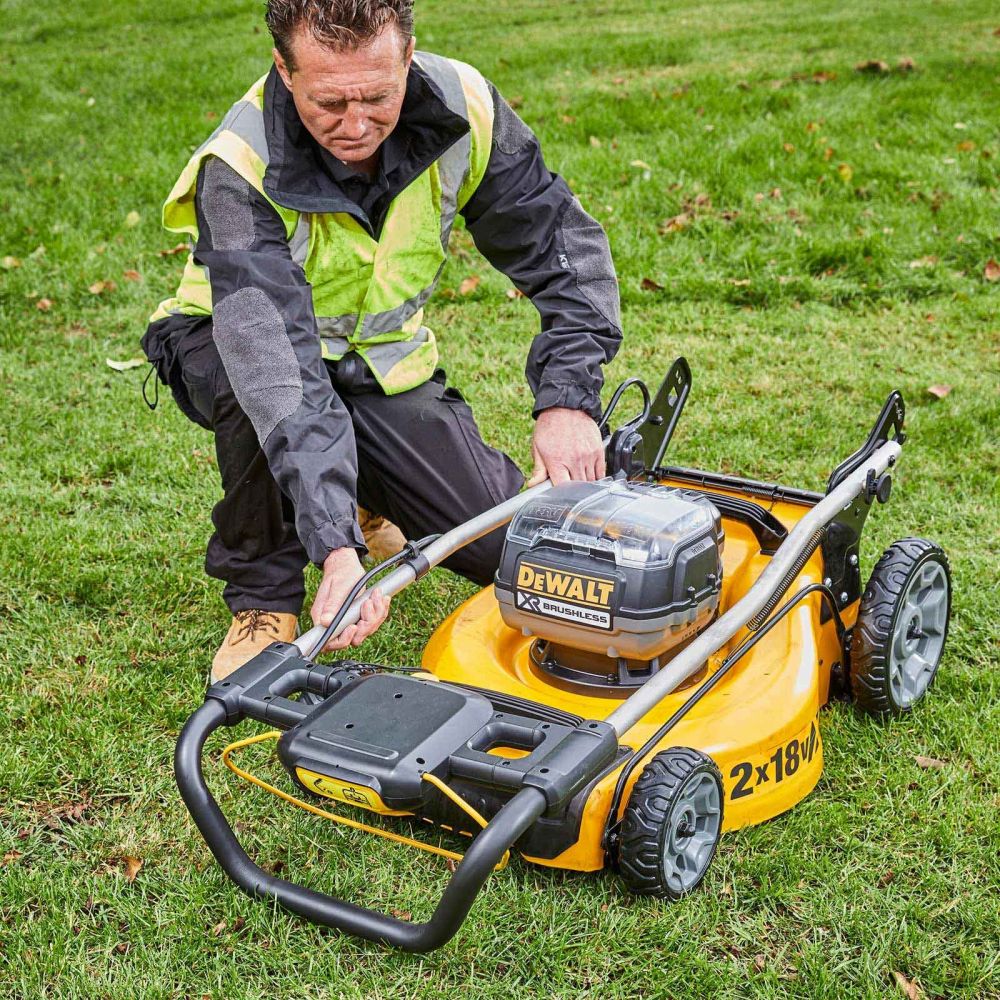 Газонокосилка аккумуляторная профессиональная DEWALT DCMW564N без аккумулятора и ЗУ